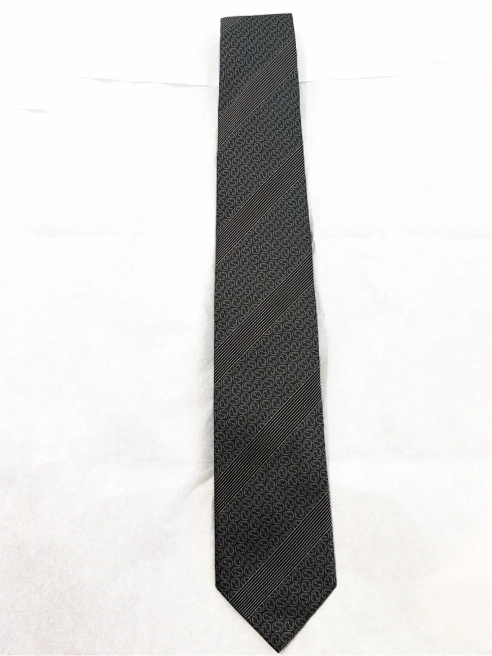Gucci Classic Dark Grey Men's Textured Stripe and GG Tie NWT